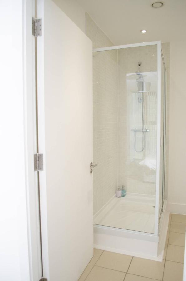 Serviced Apartment In Liverpool City Centre - Free Parking - Balcony - By Happy Days المظهر الخارجي الصورة